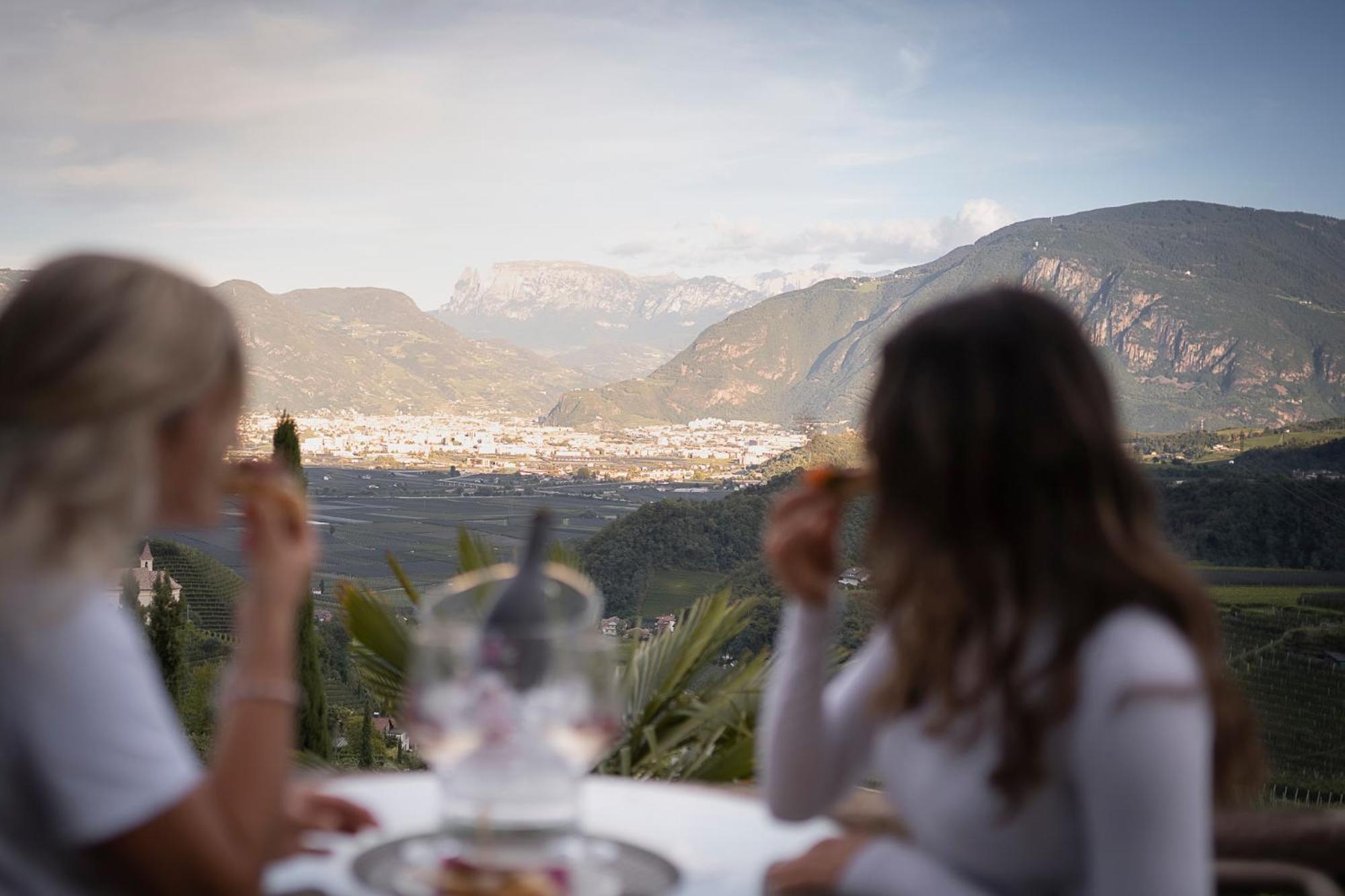 Schloss Hotel Korb Appiano Sulla Strada Del Vino Exterior foto